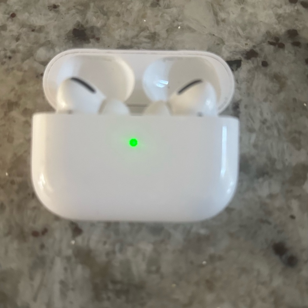 APPLE AirPods Pro 2
Pro-level Active Noise Cancellation